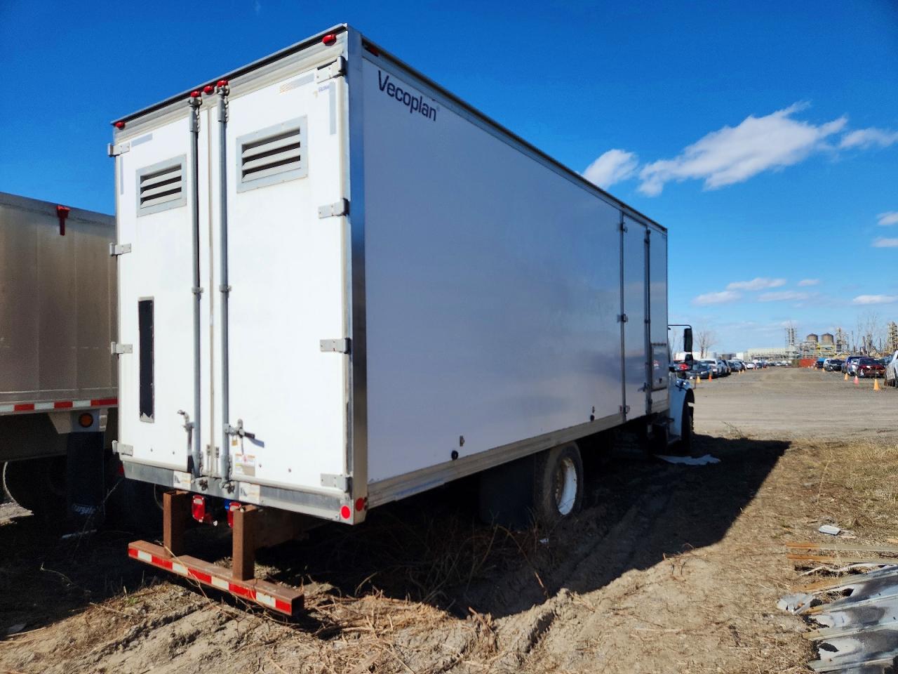 2012 FREIGHTLINER All other VIN 1FVACXDT2CHBR7257 photo 4