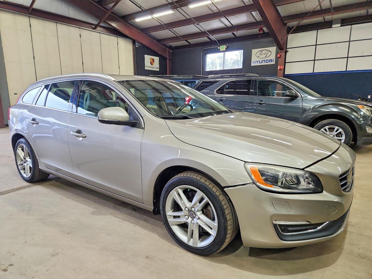 2015 Volvo V60 VIN YV1612SM9F1267136 photo 4