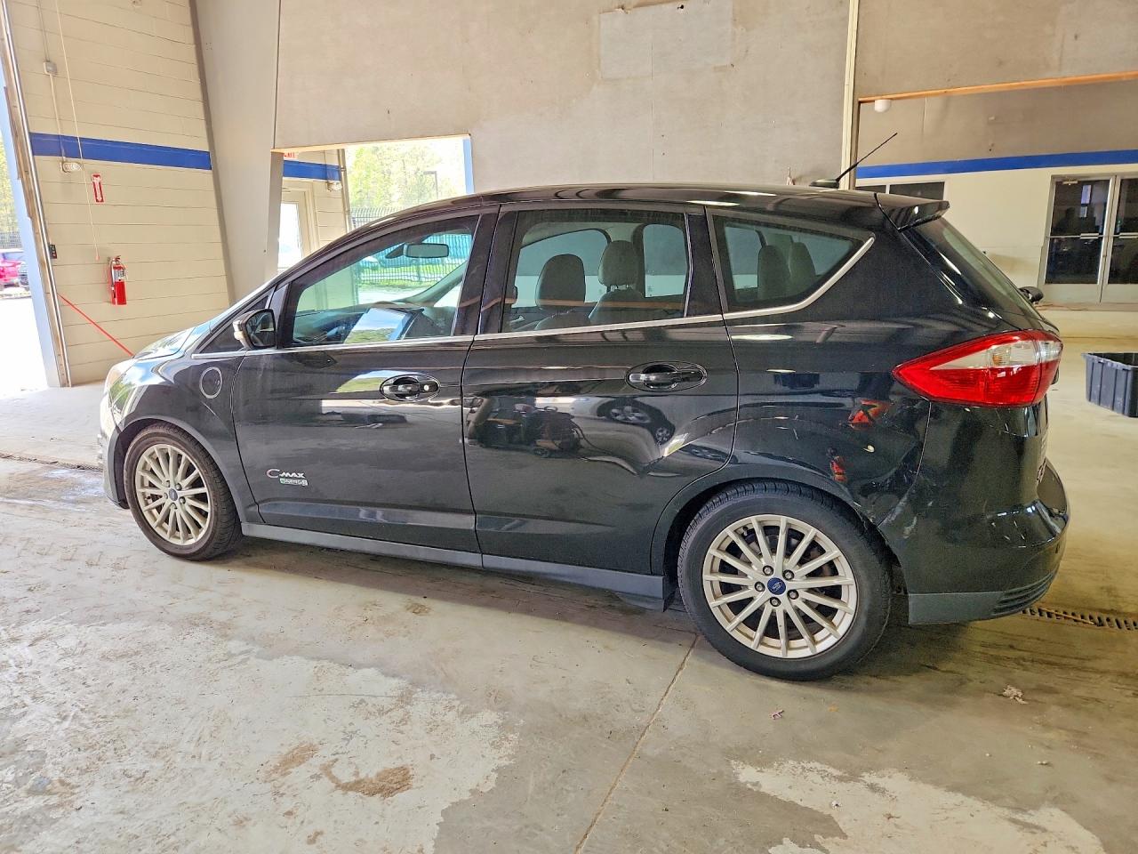 2015 Ford Cmax VIN 1FADP5CU5FL106868 photo 2