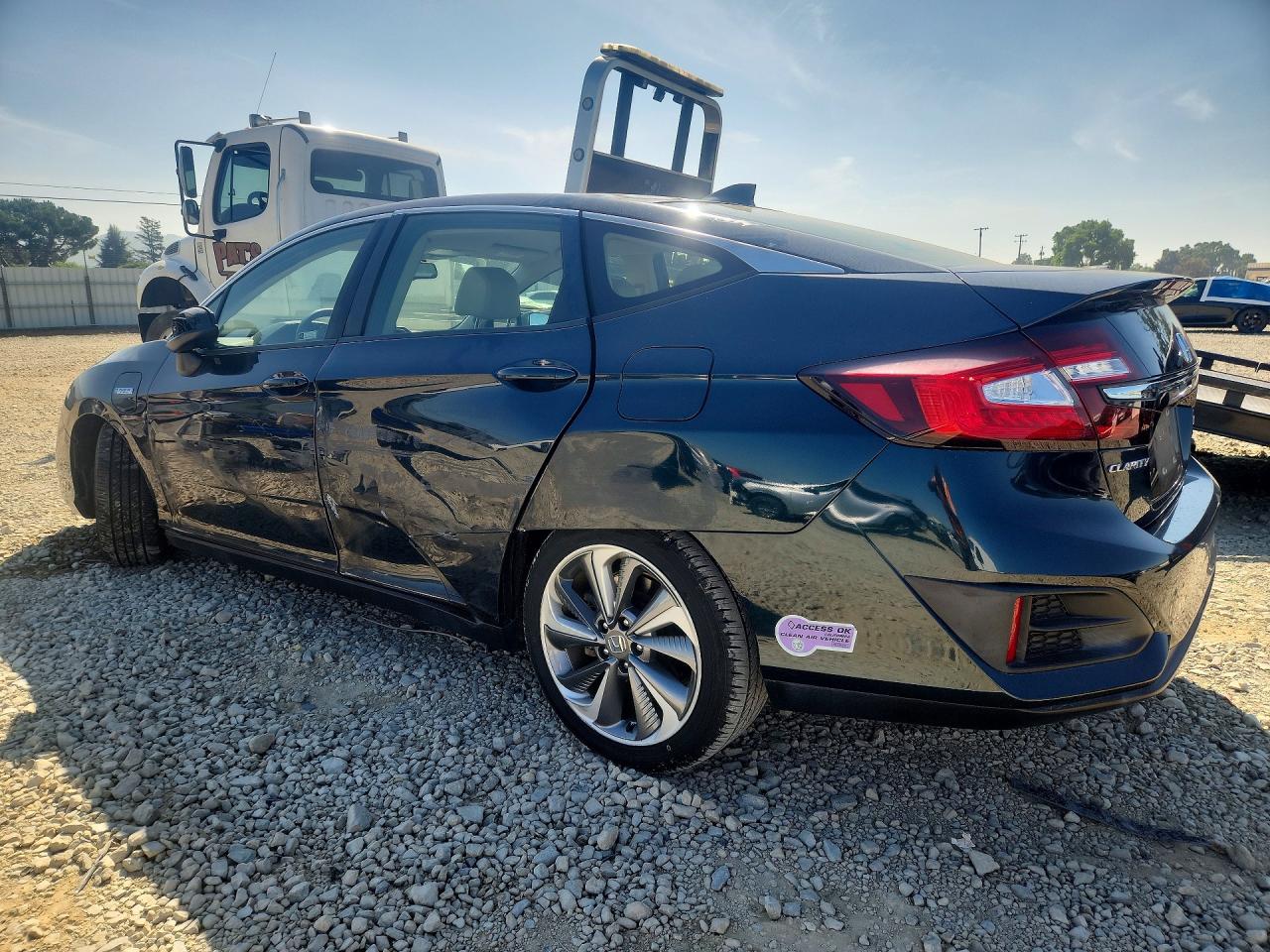 2019 Honda Clarity VIN JHMZC5F12KC003641 photo 2
