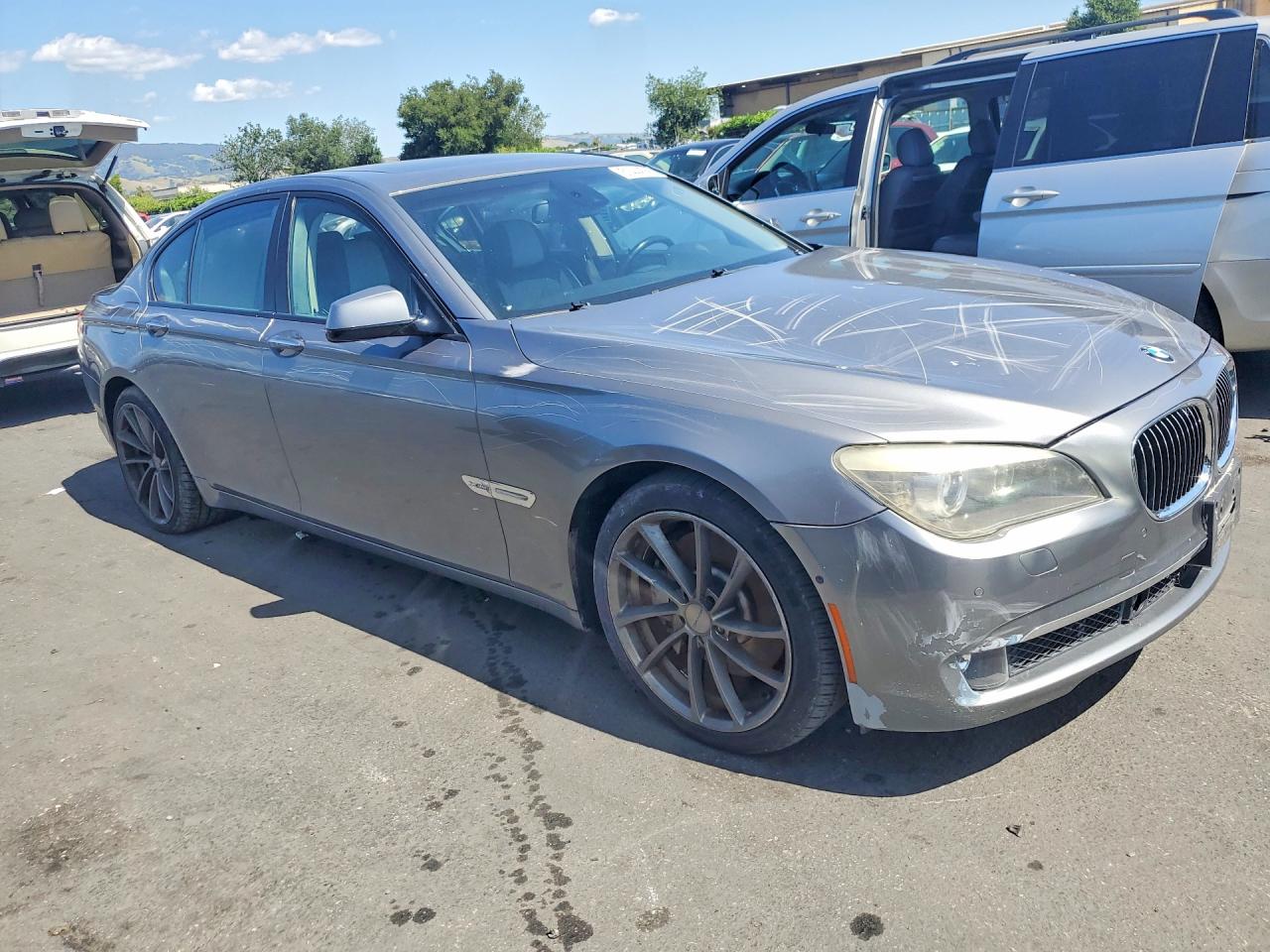 2010 BMW 7 series VIN WBAKC6C58AC393642 photo 4