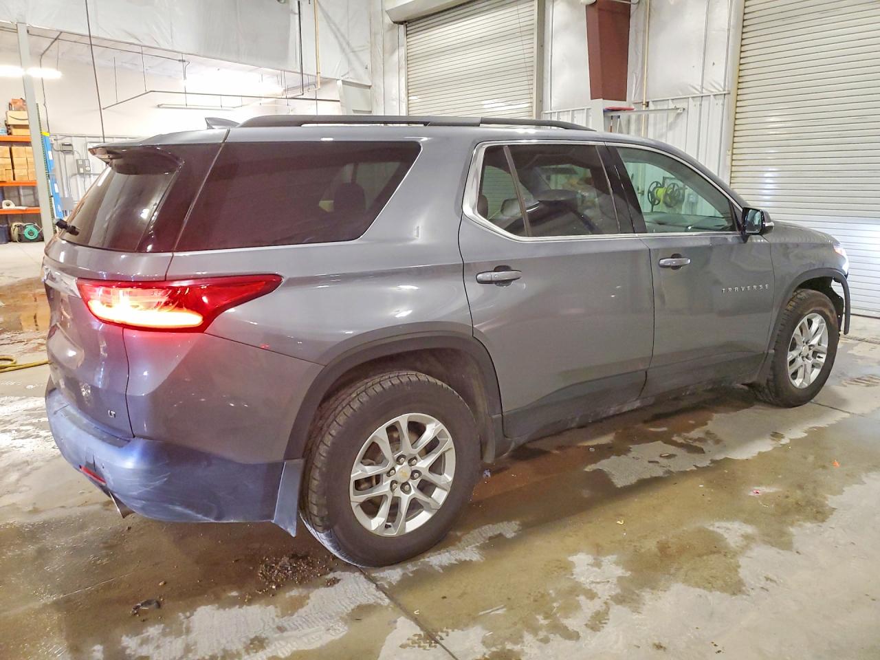 2019 Traverse VIN 1GNEVGKWXKJ150431 photo 3