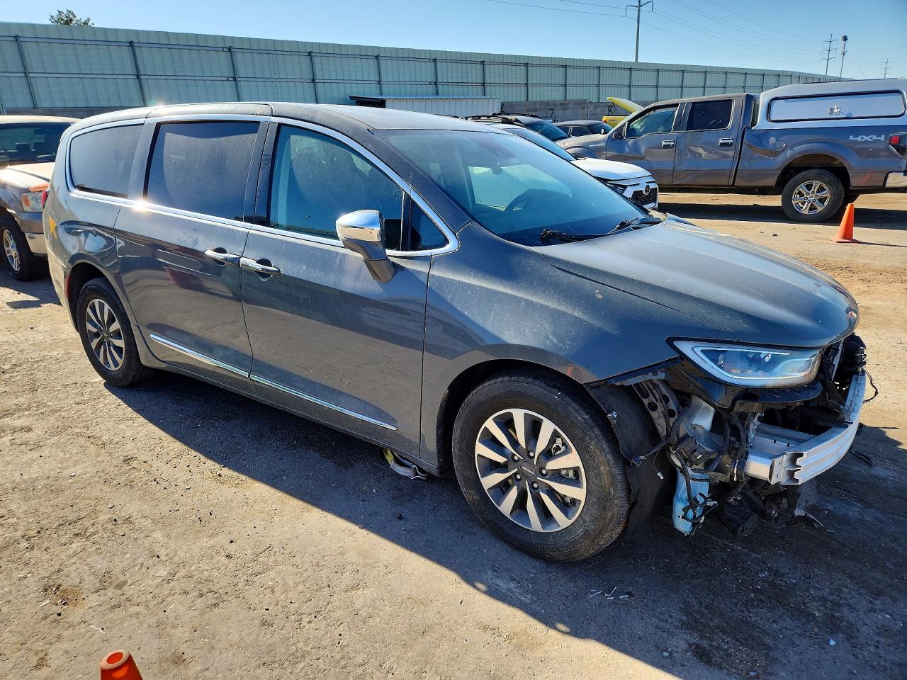 2022 Chrysler Pacifica VIN 2C4RC1S76NR161058 photo 4