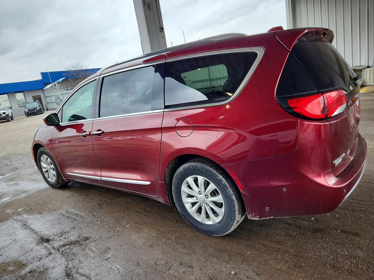 2018 Chrysler Pacifica VIN 2C4RC1BG4JR233434 photo 2