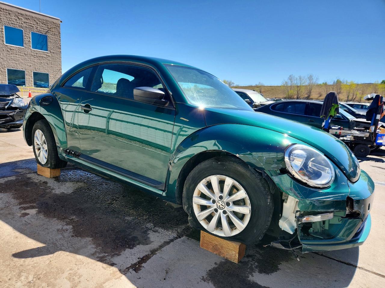 2017 Volkswagen Beetle VIN 3VWF17AT8HM609867 photo 4