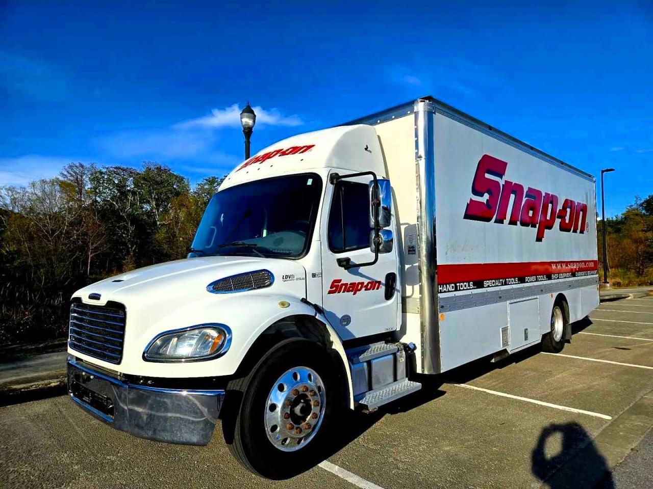 2018 FREIGHTLINER All other VIN 3ALACWFC3JDJY7666 photo 2