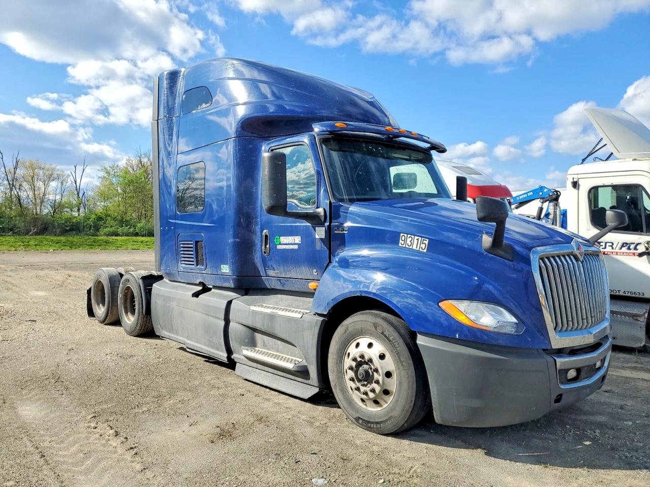 2020 International All other VIN 3HSDZAPR6LN879315 photo 1