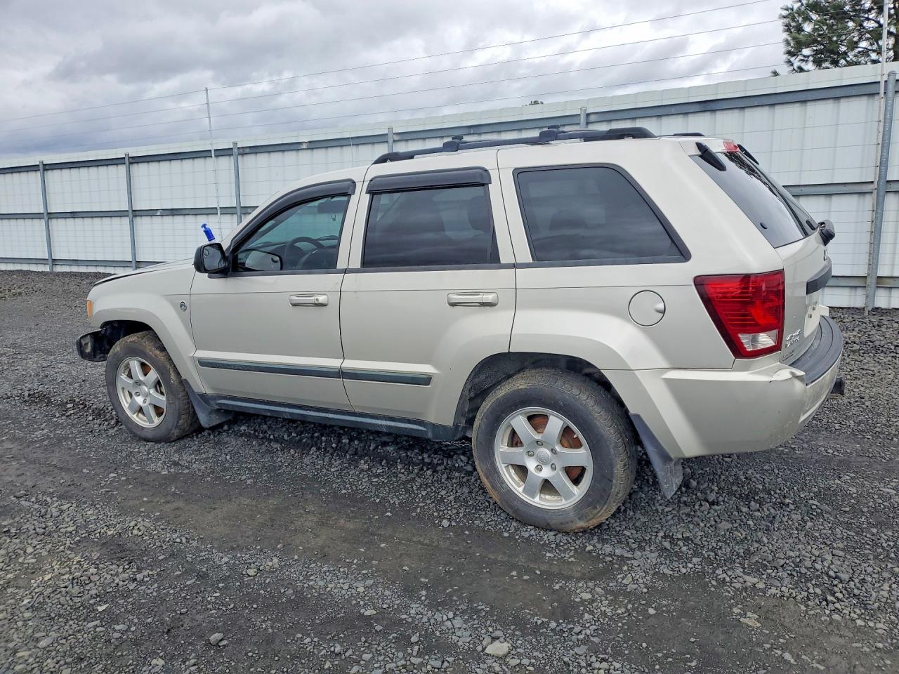 2008 Jeep Cherokee VIN 1J8HR48NX8C243589 photo 2
