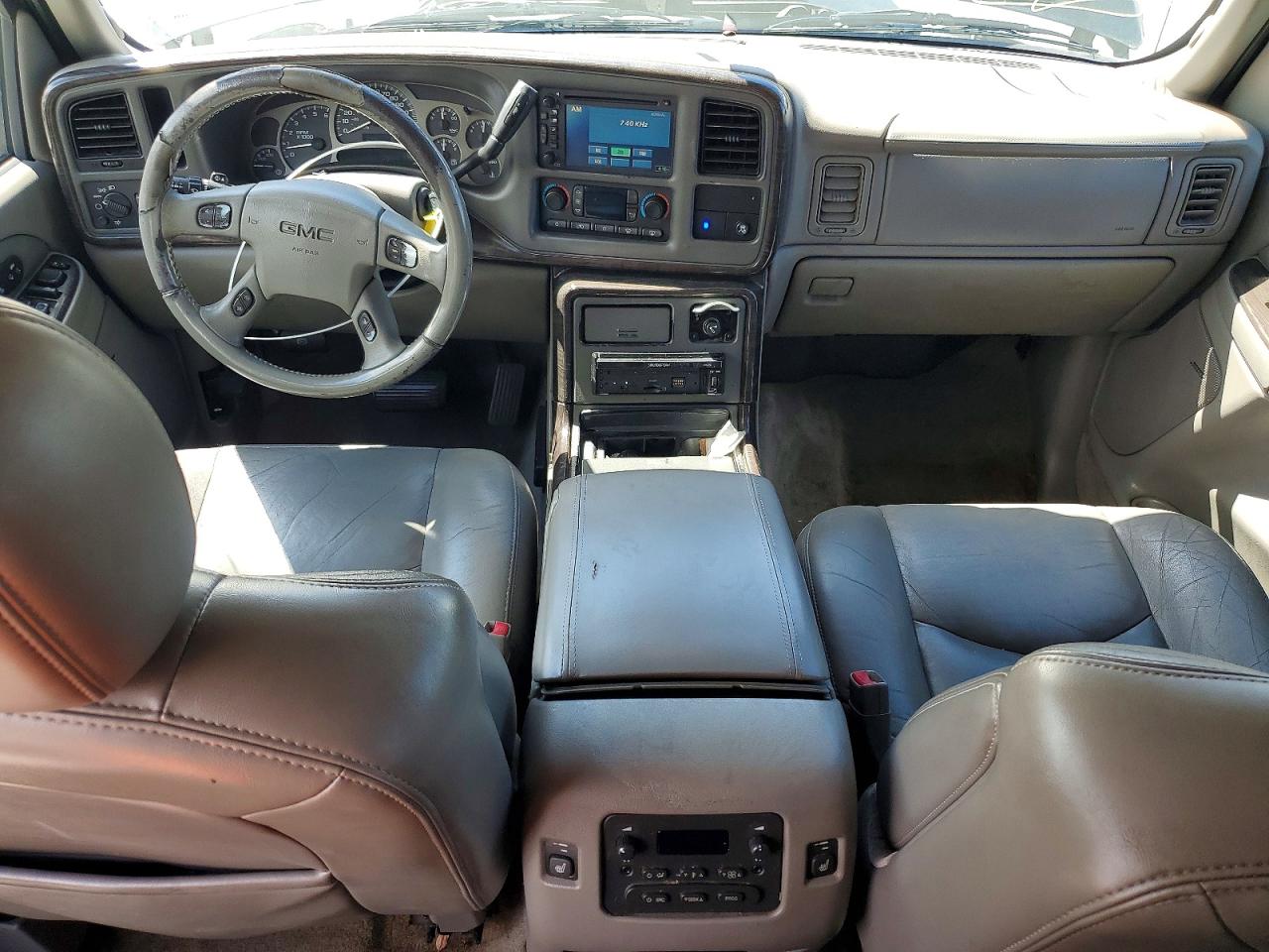 2005 GMC Yukon VIN 1GKFK66U65J234490 photo 8