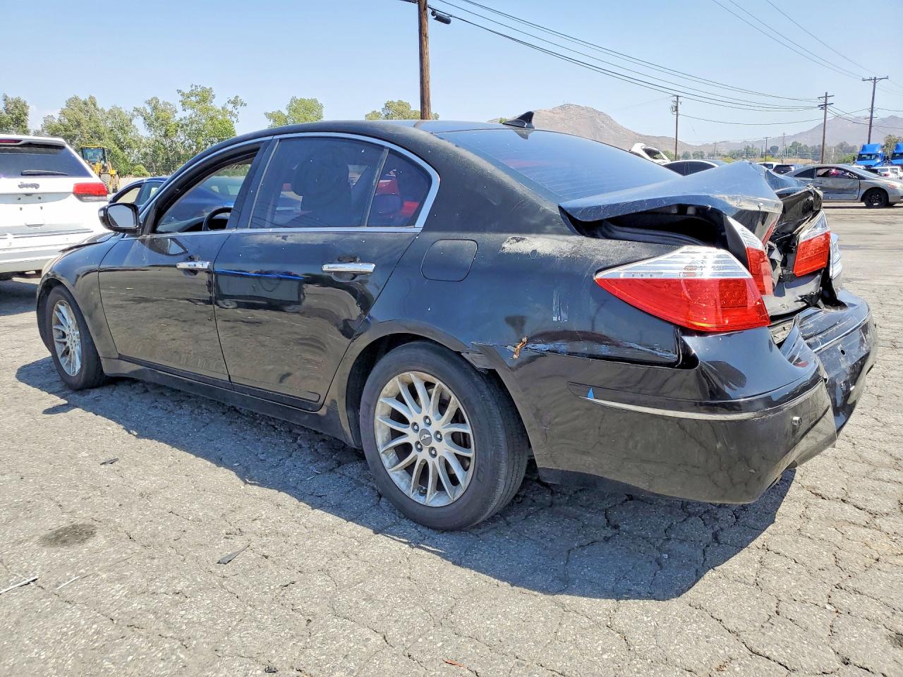 2011 Hyundai Genesis VIN KMHGC4DE7BU115558 photo 2
