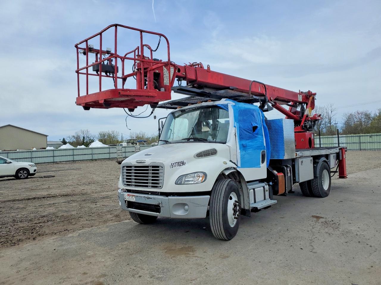 2019 FREIGHTLINER All other VIN 1FVACXFD3KHKF7902 photo 2