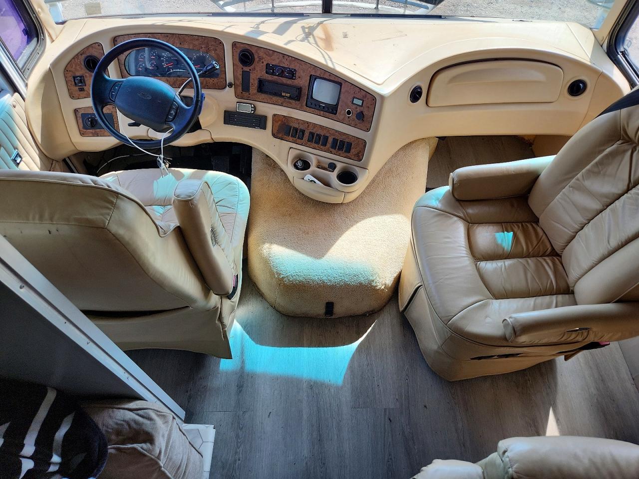2000 COACHMEN F550 VIN 1FCNF53S9Y0A02419 photo 5