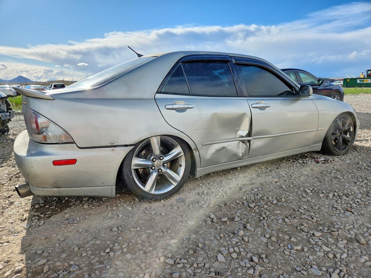 2001 LEXUS Is VIN JTHBD182010011119 photo 3