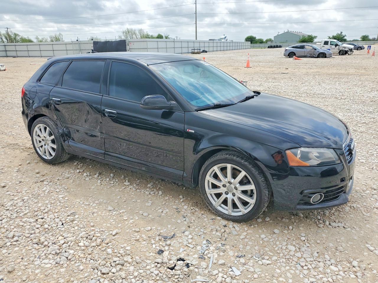 2011 Audi A3 VIN WAUMFAFM8BA136564 photo 4
