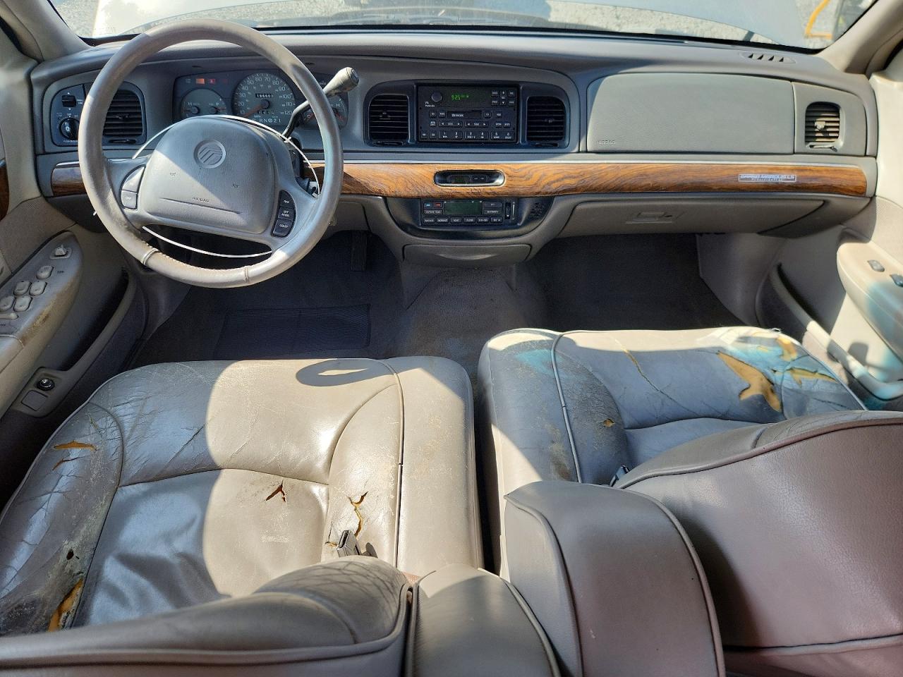 1998 Mercury Grmarquis VIN 2MEFM75W1WX641588 photo 8