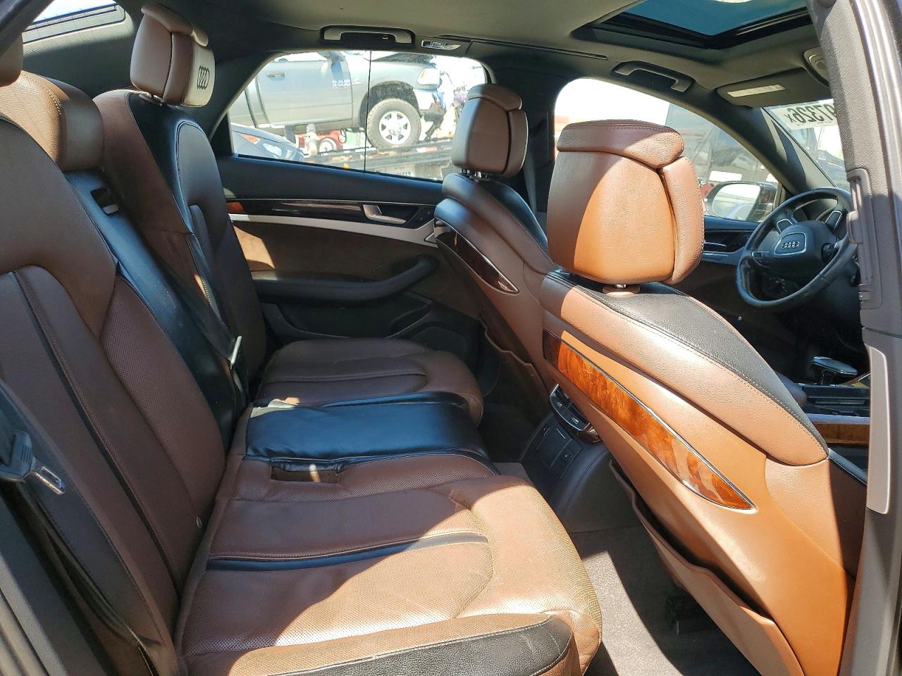 2011 Audi A8 VIN WAUAVAFD0BN001061 photo 10