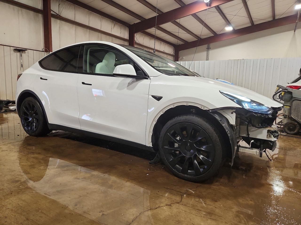 2024 Tesla Model y VIN 7SAYGAEE4RF176558 photo 4