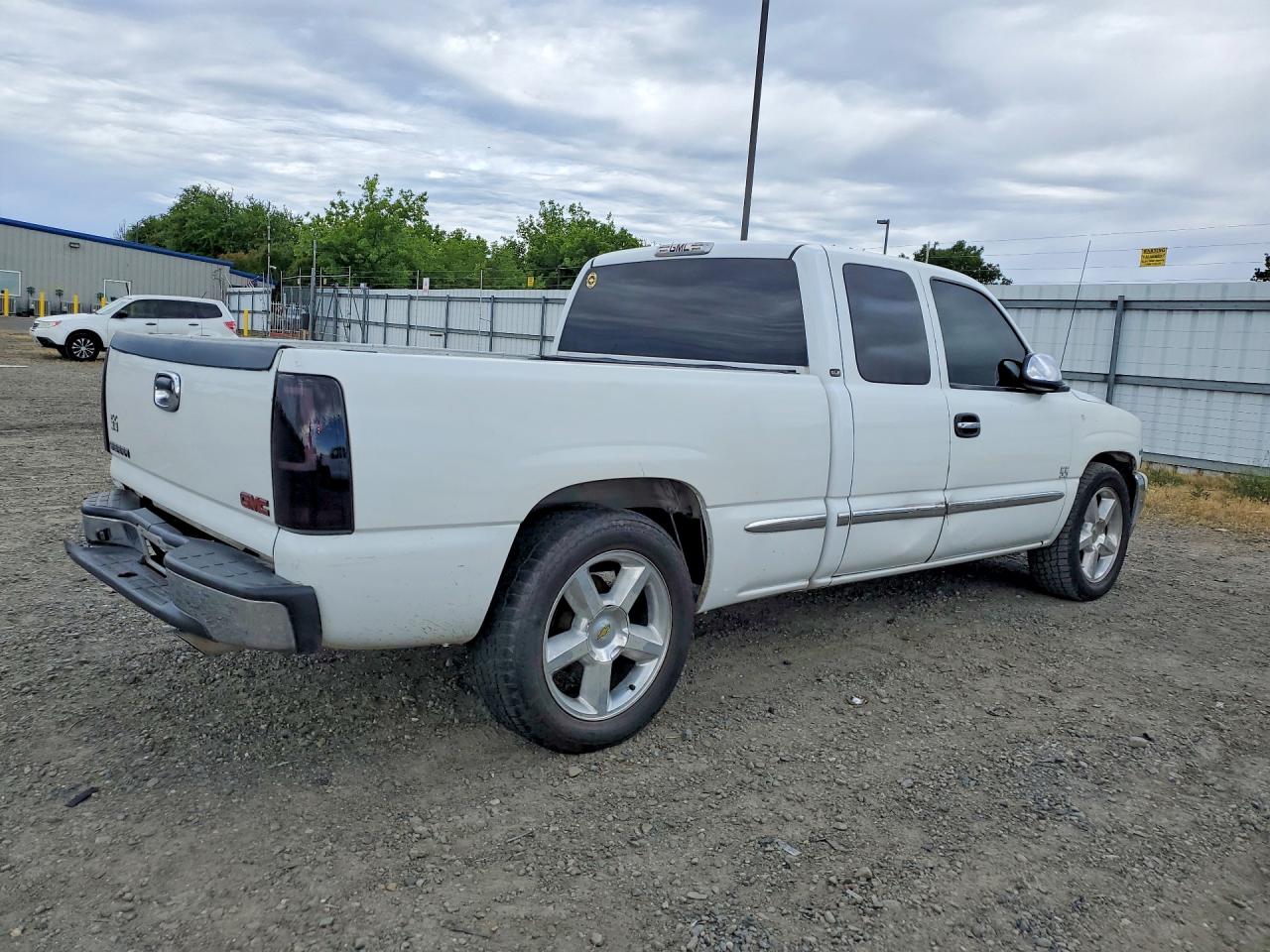2000 GMC SIERRA VIN 1GTEC19V6YZ129479 photo 3