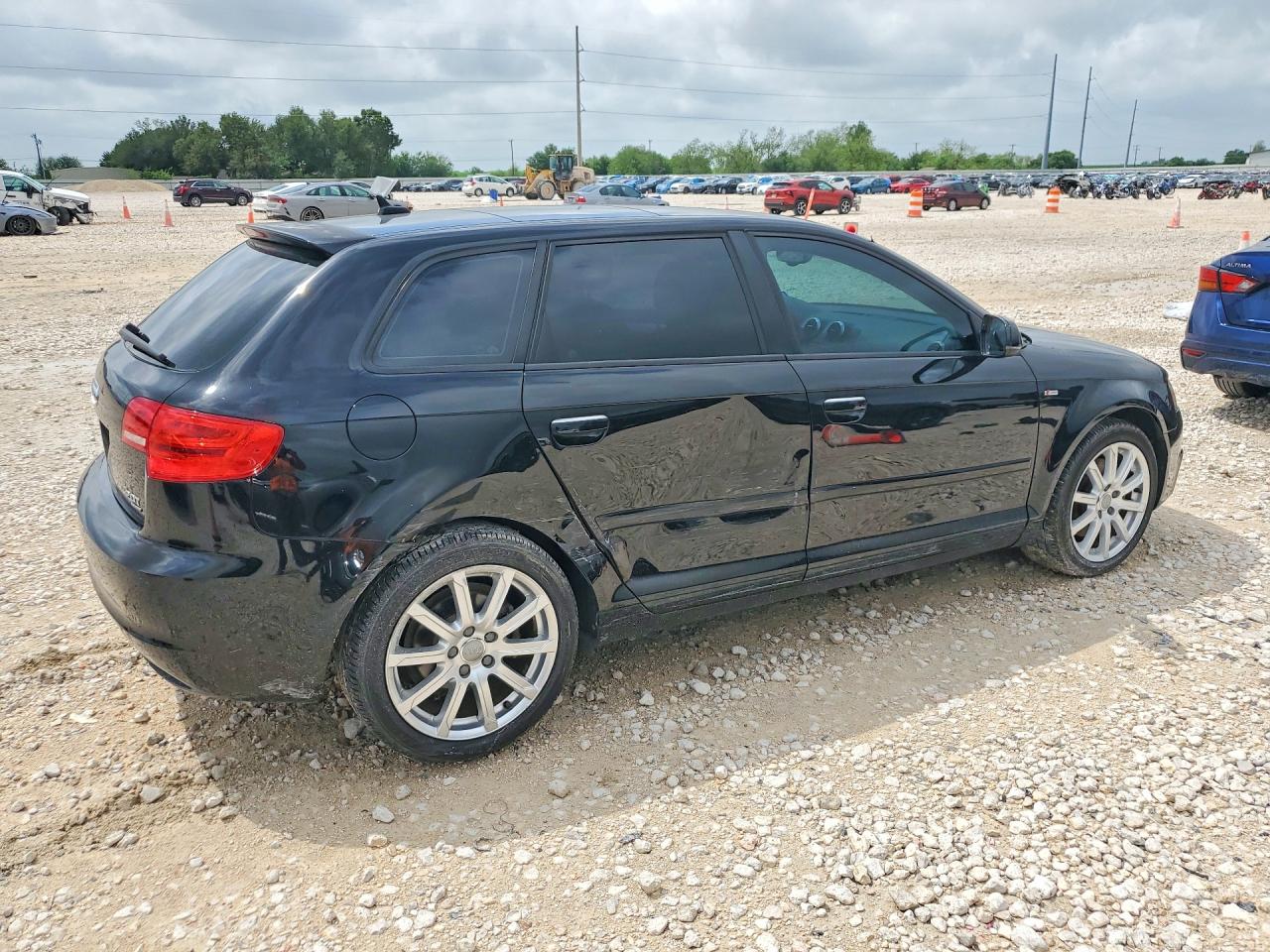 2011 Audi A3 VIN WAUMFAFM8BA136564 photo 3