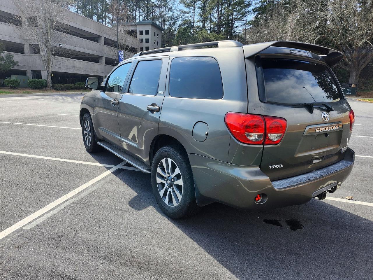 2008 Toyota Sequoia VIN 5TDZY64A88S008023 photo 3
