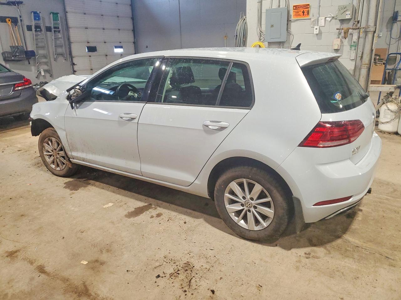 2018 Volkswagen Golf VIN 3VWG17AU5JM292701 photo 2