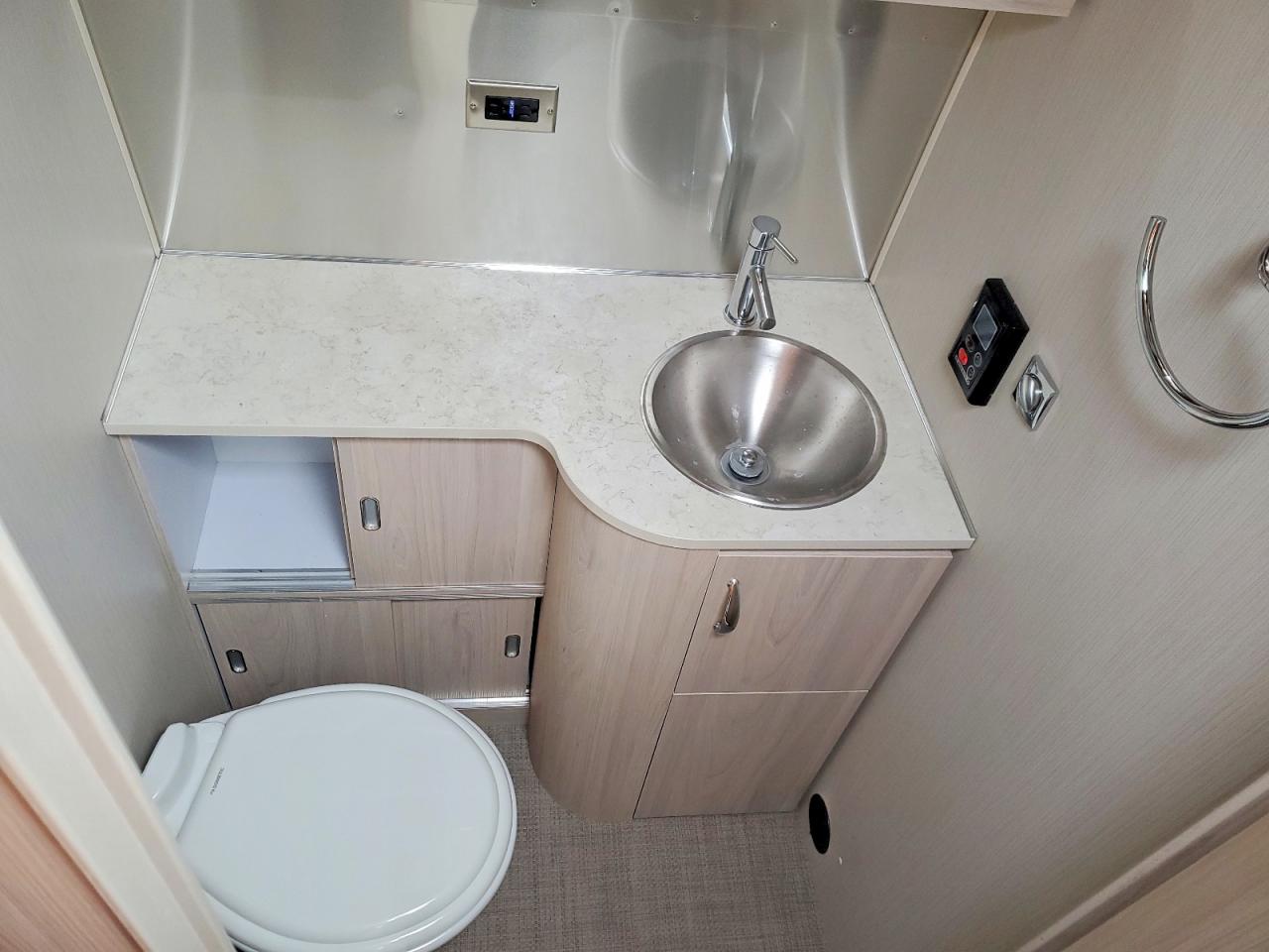 2024 AIRSTREAM Trailer VIN 1STTNYL22RJ572643 photo 9