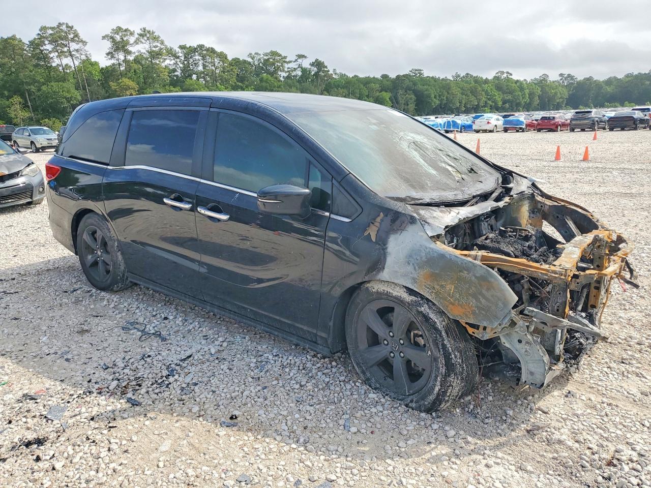 2018 Honda Odyssey VIN 5FNRL6H75JB006415 photo 4