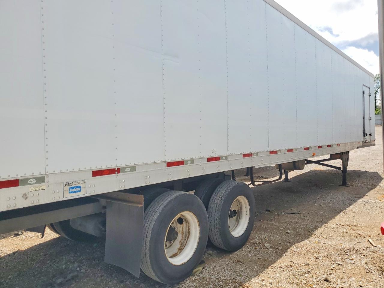 2009 UTILITY All models VIN 1UYVS24809U794307 photo 4