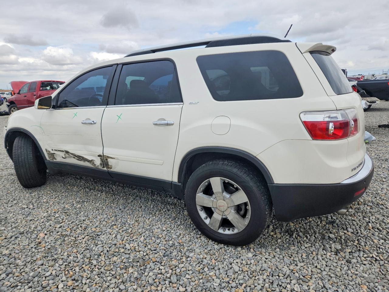 2007 GMC Acadia VIN 1GKEV33767J172155 photo 2
