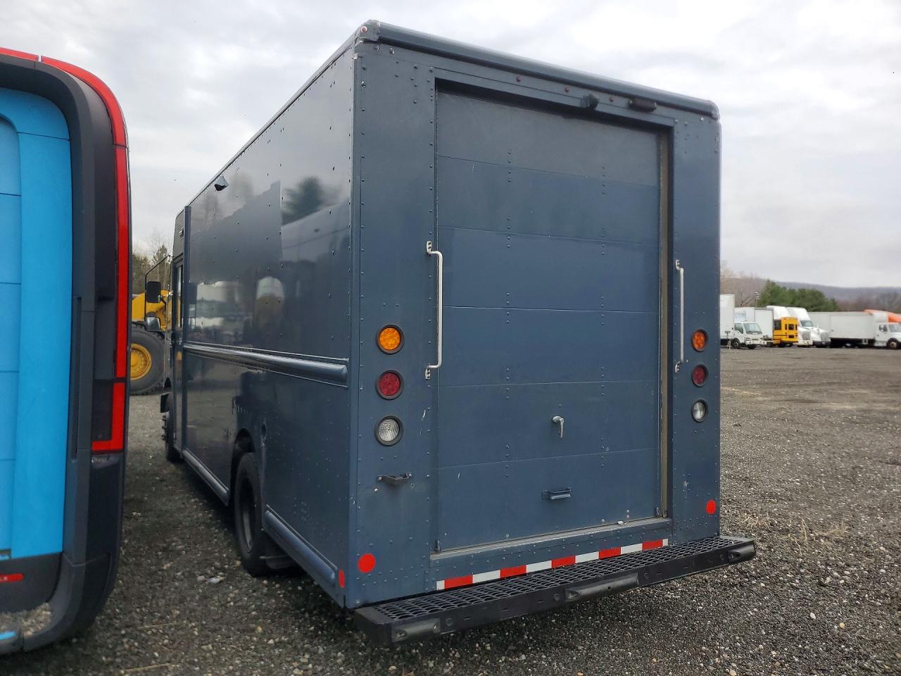 2021 FREIGHTLINER All other VIN 4UZAC2EA2MCMN0211 photo 2