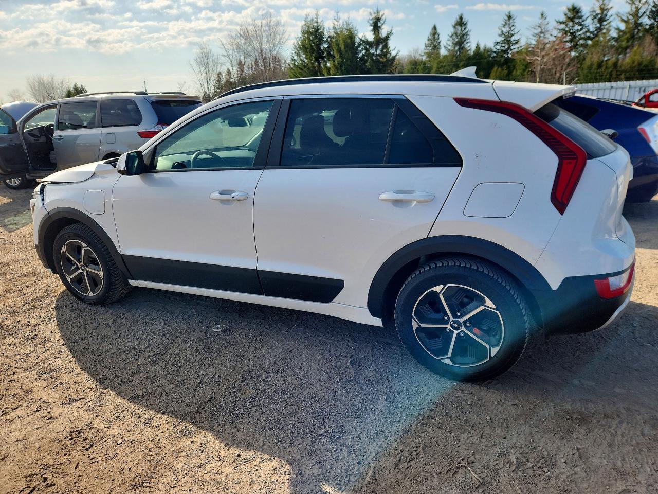 2024 Kia Niro VIN KNDCS3LF6R5202561 photo 2