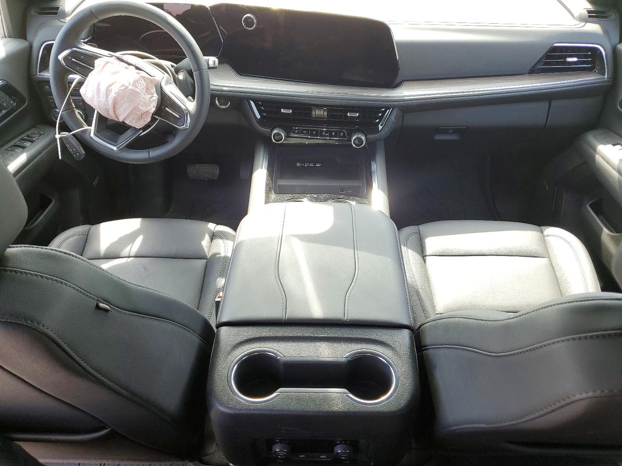 2026 Chevrolet Tahoe VIN 1GNS6NKD1TR121633 photo 8
