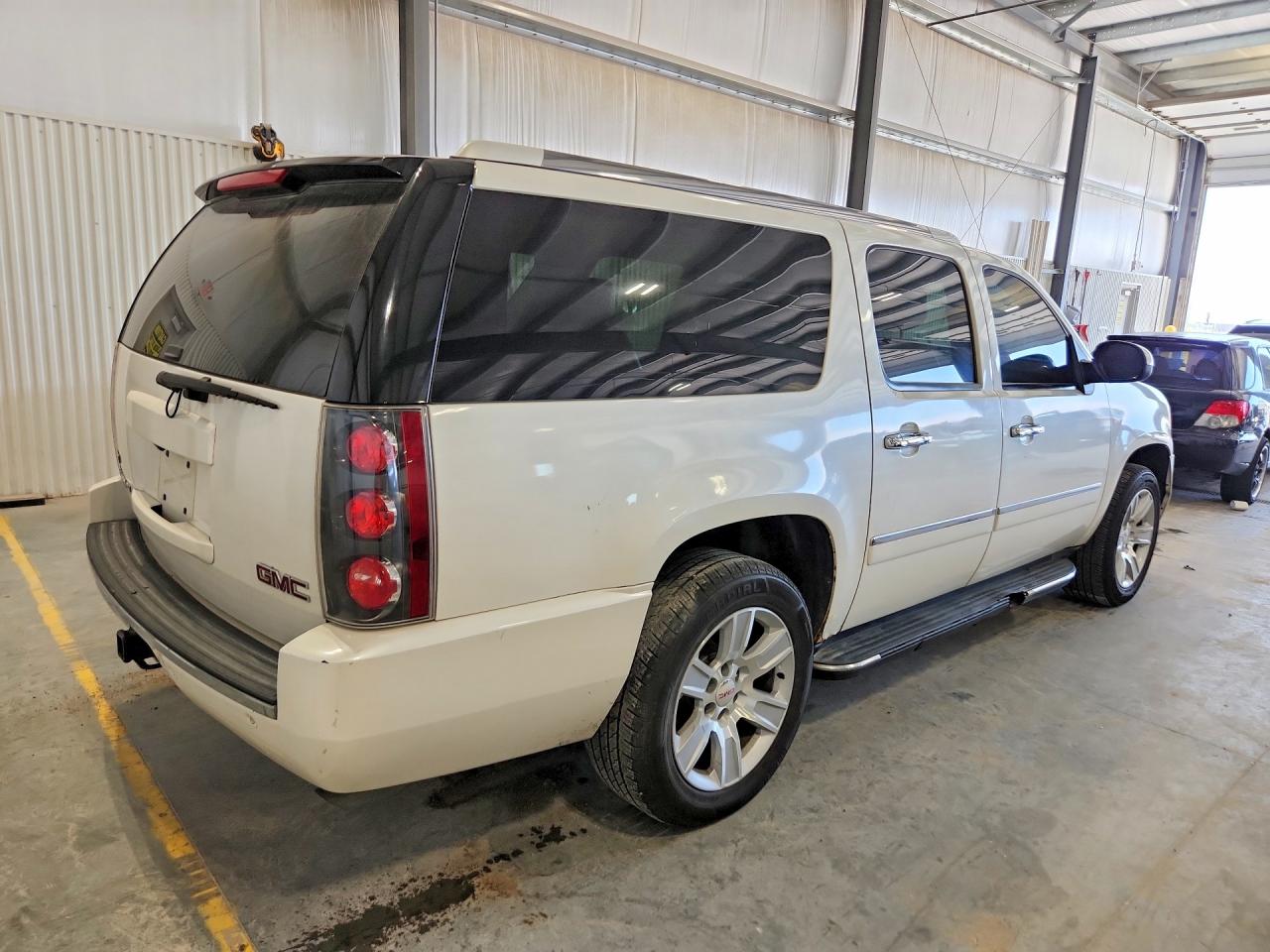 2011 GMC Yukon VIN 1GKS2MEFXBR254938 photo 3