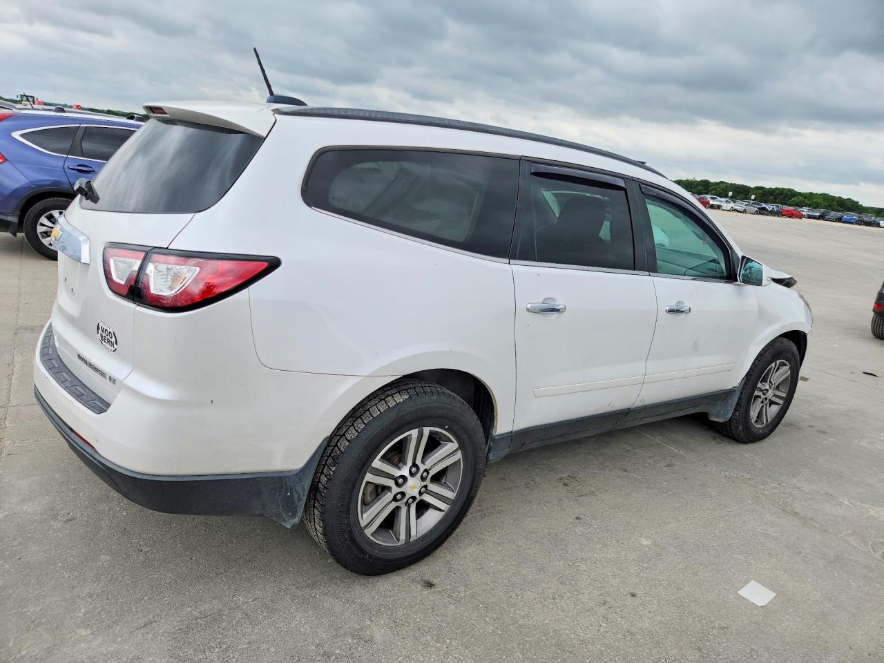 2016 Chevrolet Traverse VIN 1GNKRGKDXGJ250218 photo 3