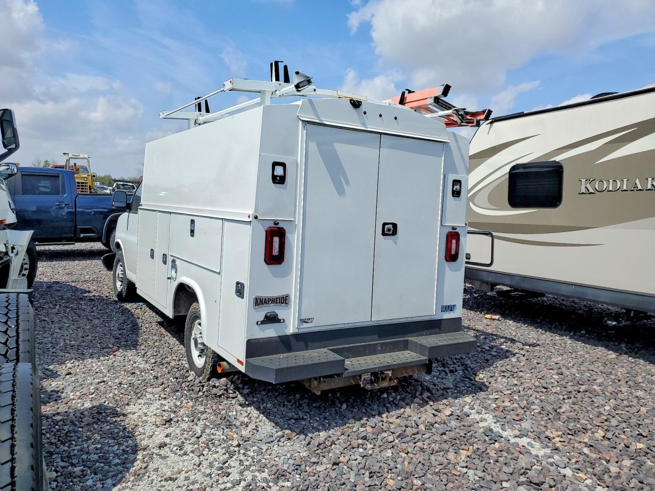 2023 GMC Savana VIN 1GD07RF73P1104826 photo 2