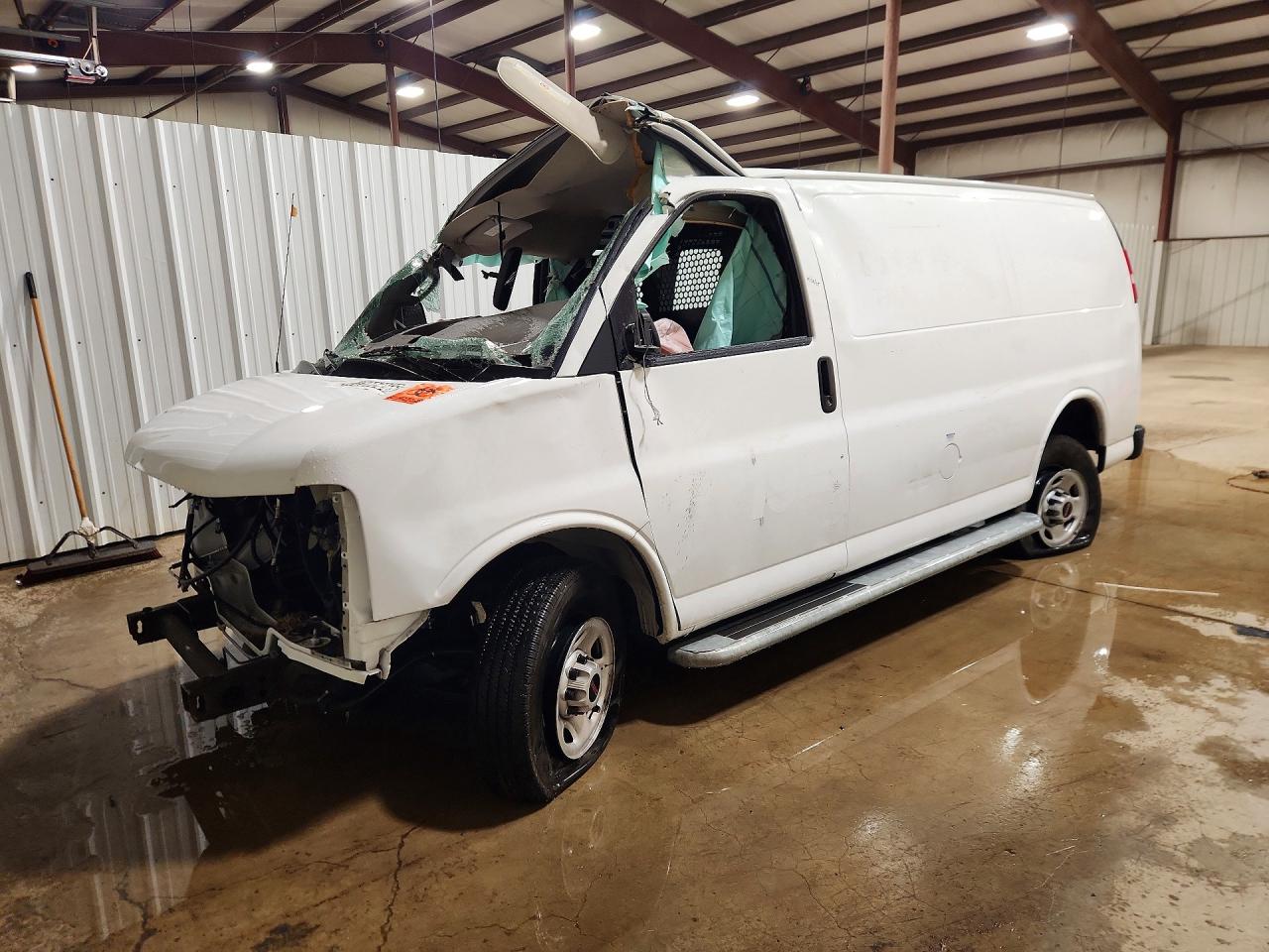 2024 GMC Savana VIN 1GTW7AFP8R1154737 photo 1