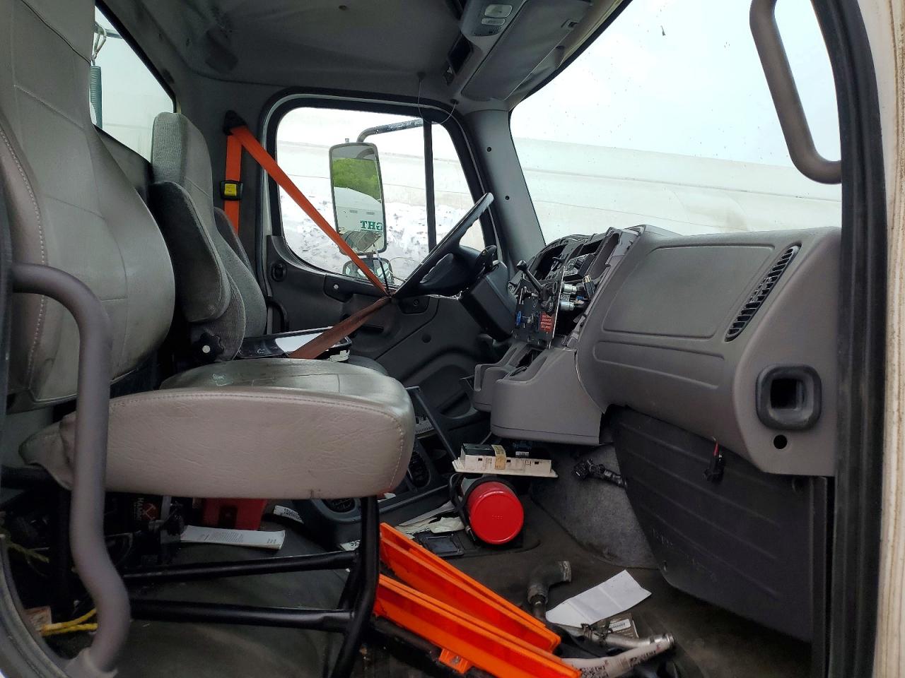 2015 FREIGHTLINER All other VIN 1FUBC5CY2FHGK0773 photo 5