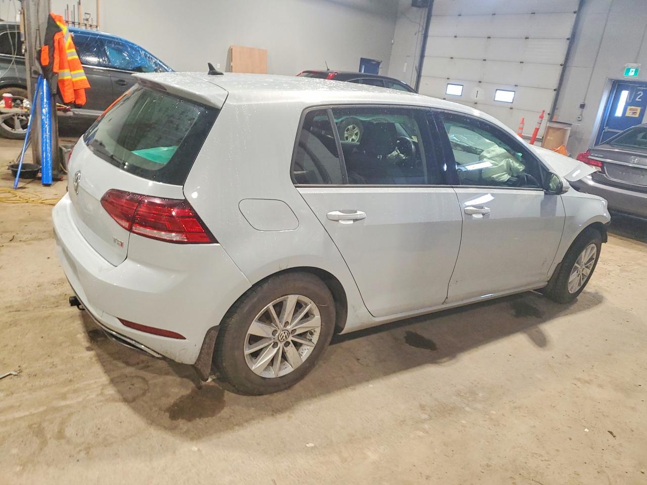 2018 Volkswagen Golf VIN 3VWG17AU5JM292701 photo 3