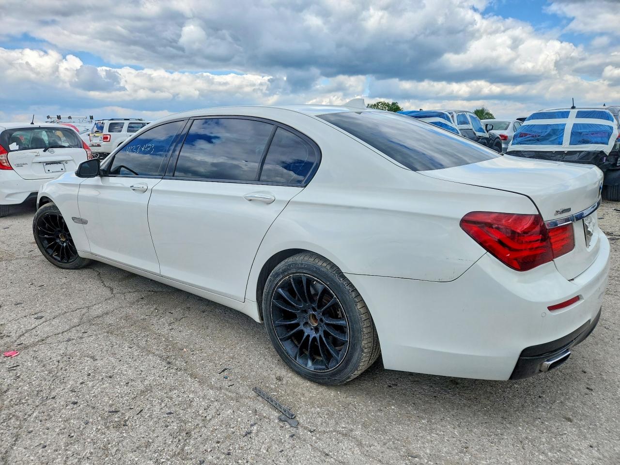 2015 BMW 7 series VIN WBAYE8C55FD781476 photo 2