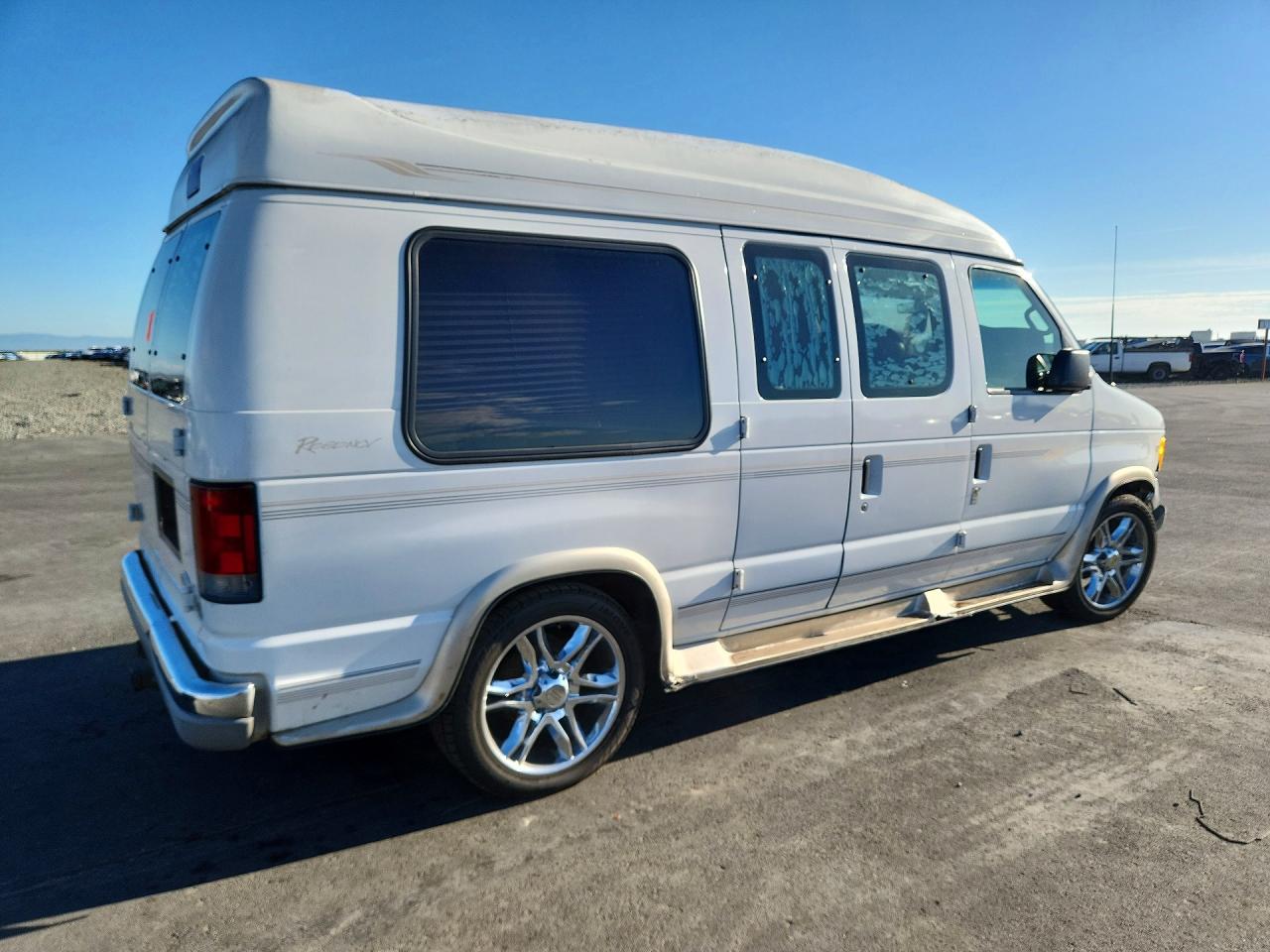 2002 Ford Econoline VIN 1FDRE14LX2HB76637 photo 3