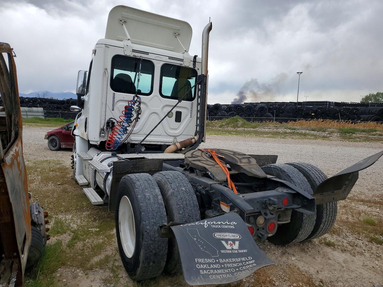 2014 FREIGHTLINER All other VIN 3AKBGADV2ESFL3148 photo 3