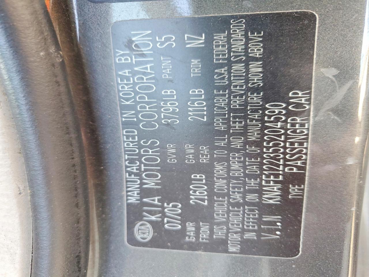 2005 Kia Spectra VIN KNAFE122355204590 photo 12