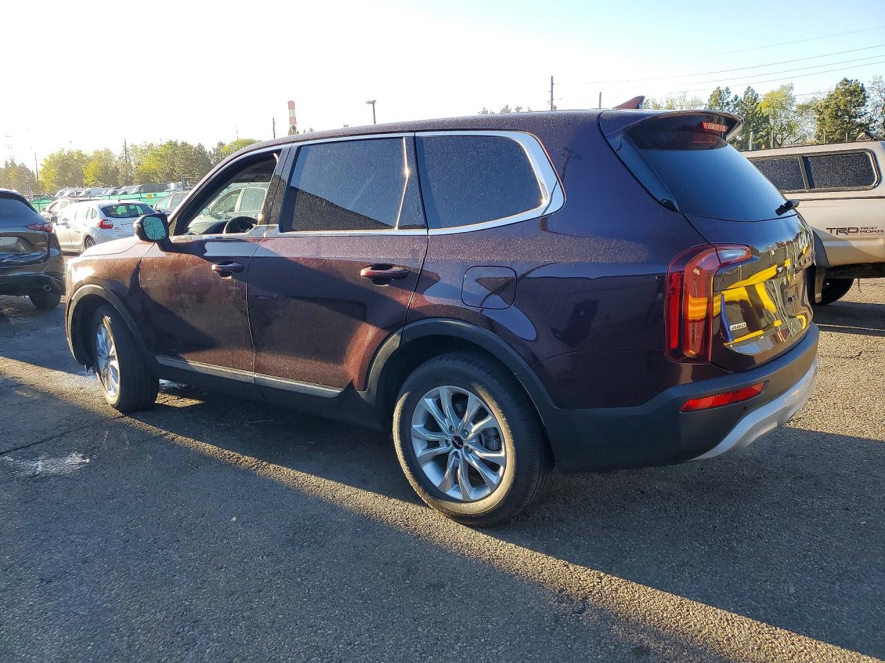 2022 Kia Telluride VIN 5XYP2DHC0NG292569 photo 2