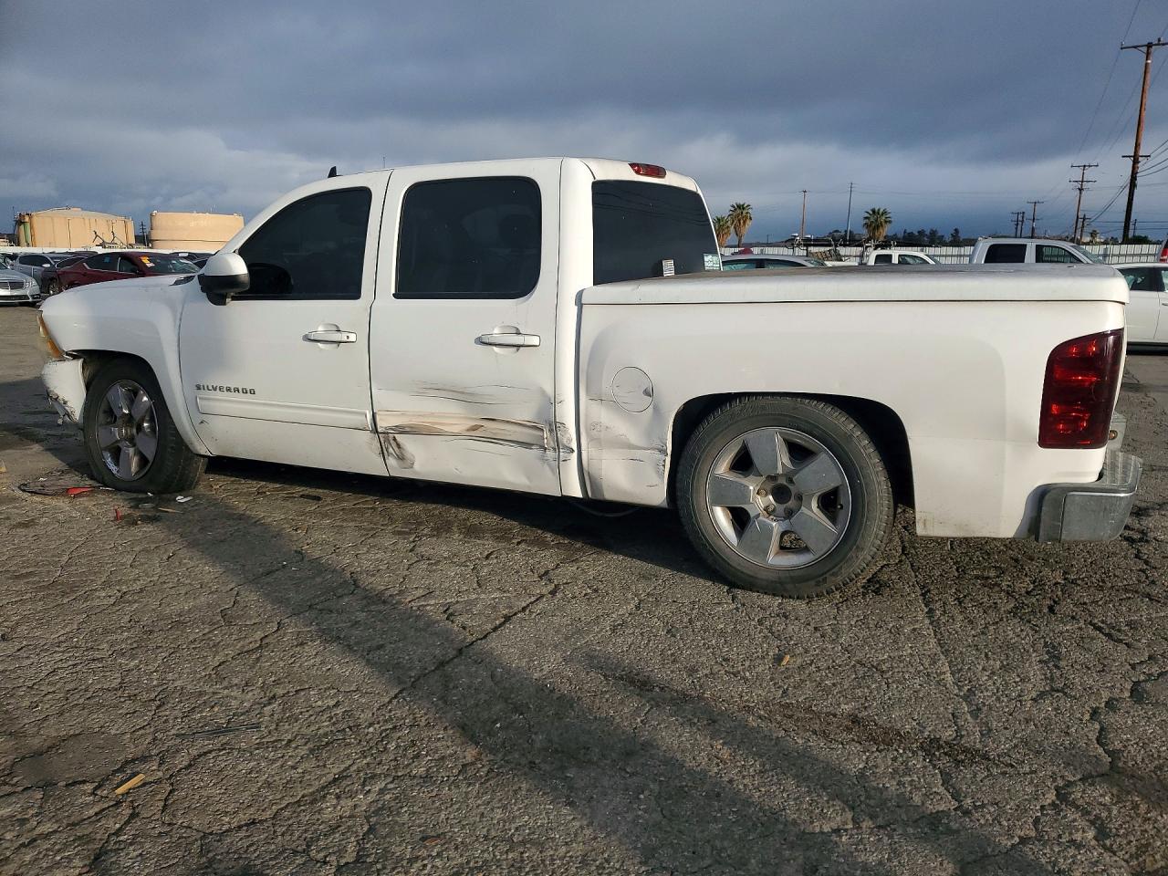 2011 CHEV Silverado VIN 3GCPCTE07BG205992 photo 2