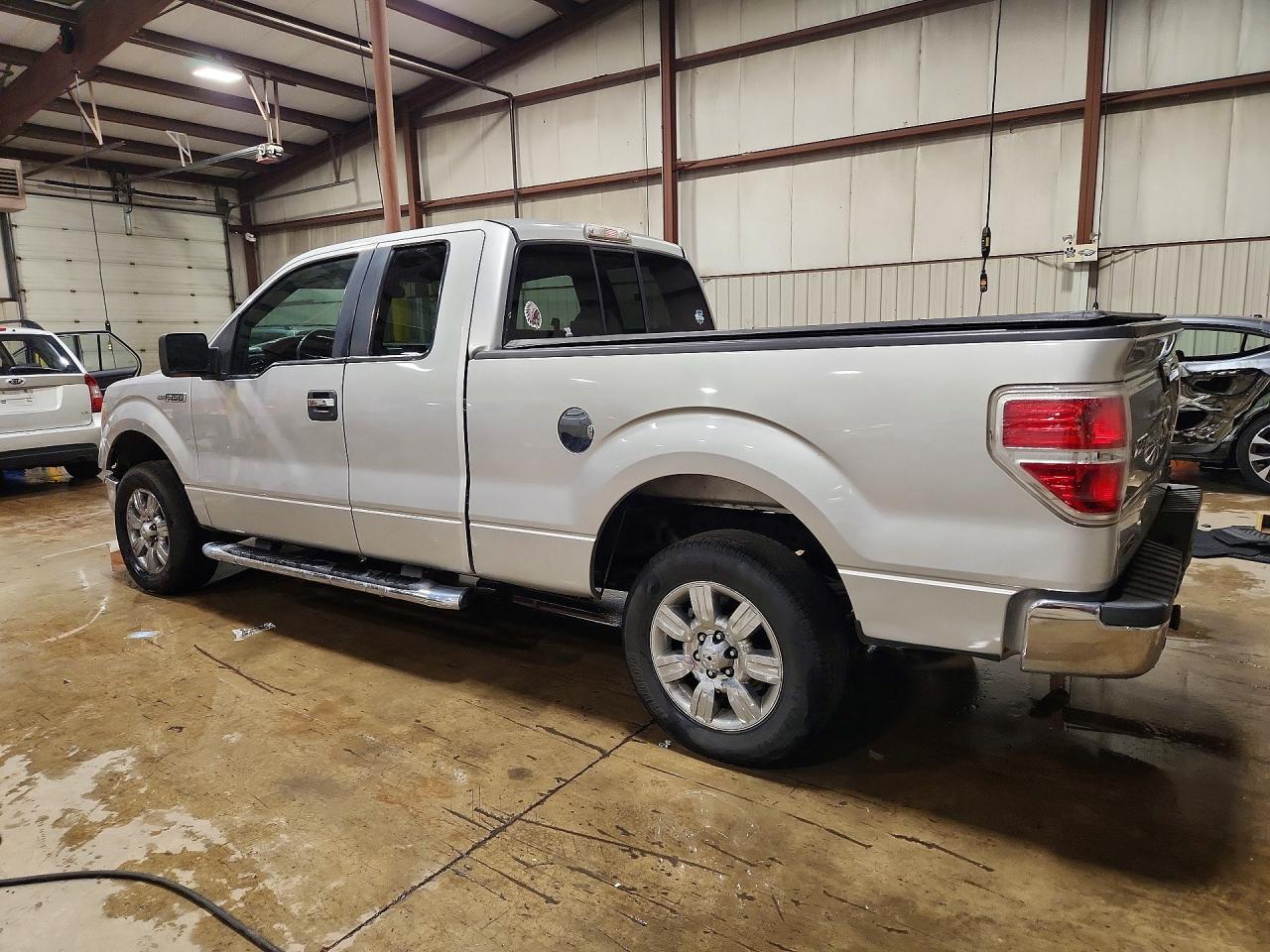 2010 Ford F150 VIN 1FTFX1EV7AFC33145 photo 2