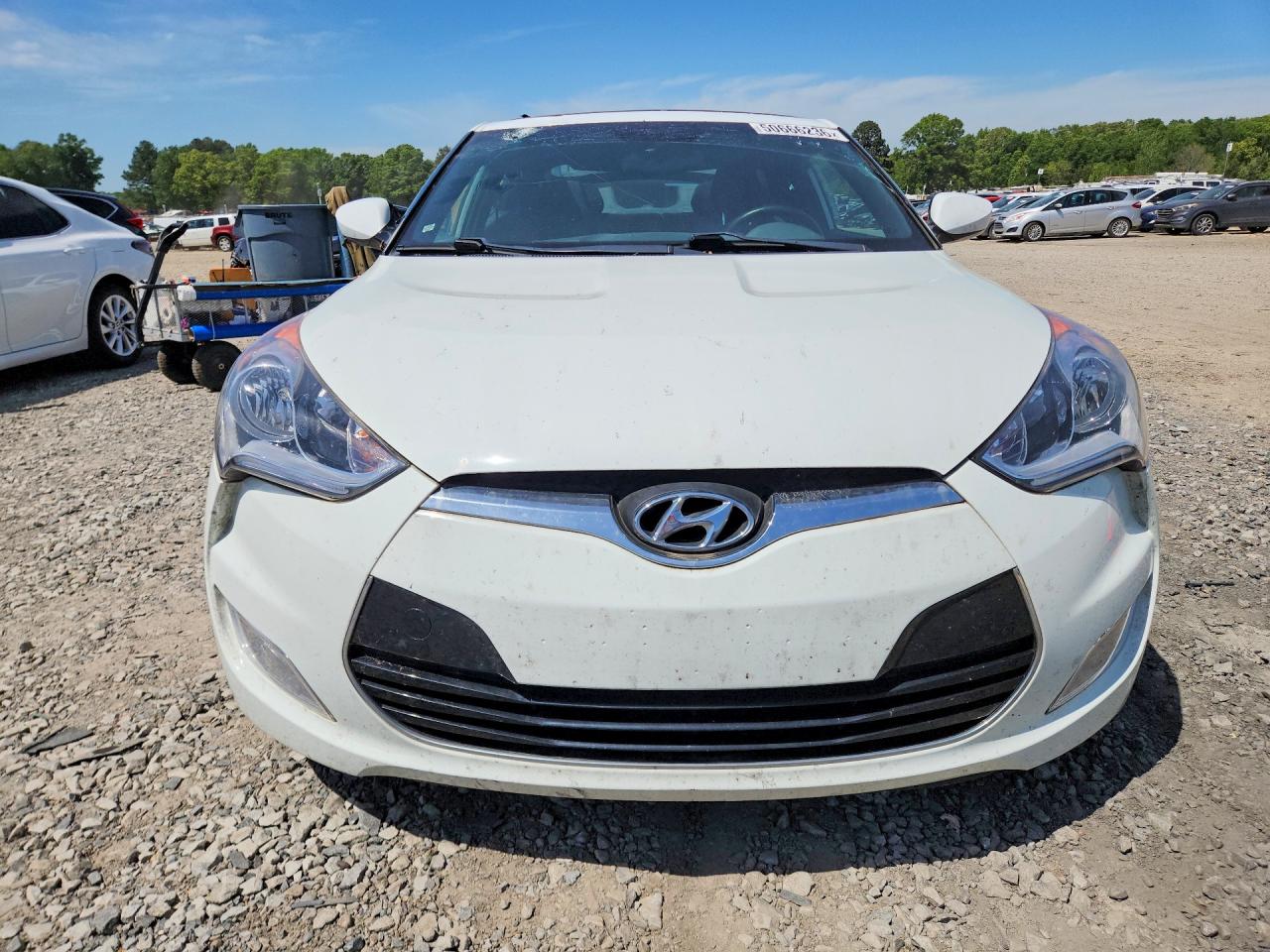 2017 Hyundai Veloster v VIN KMHTC6AD7HU320554 photo 5