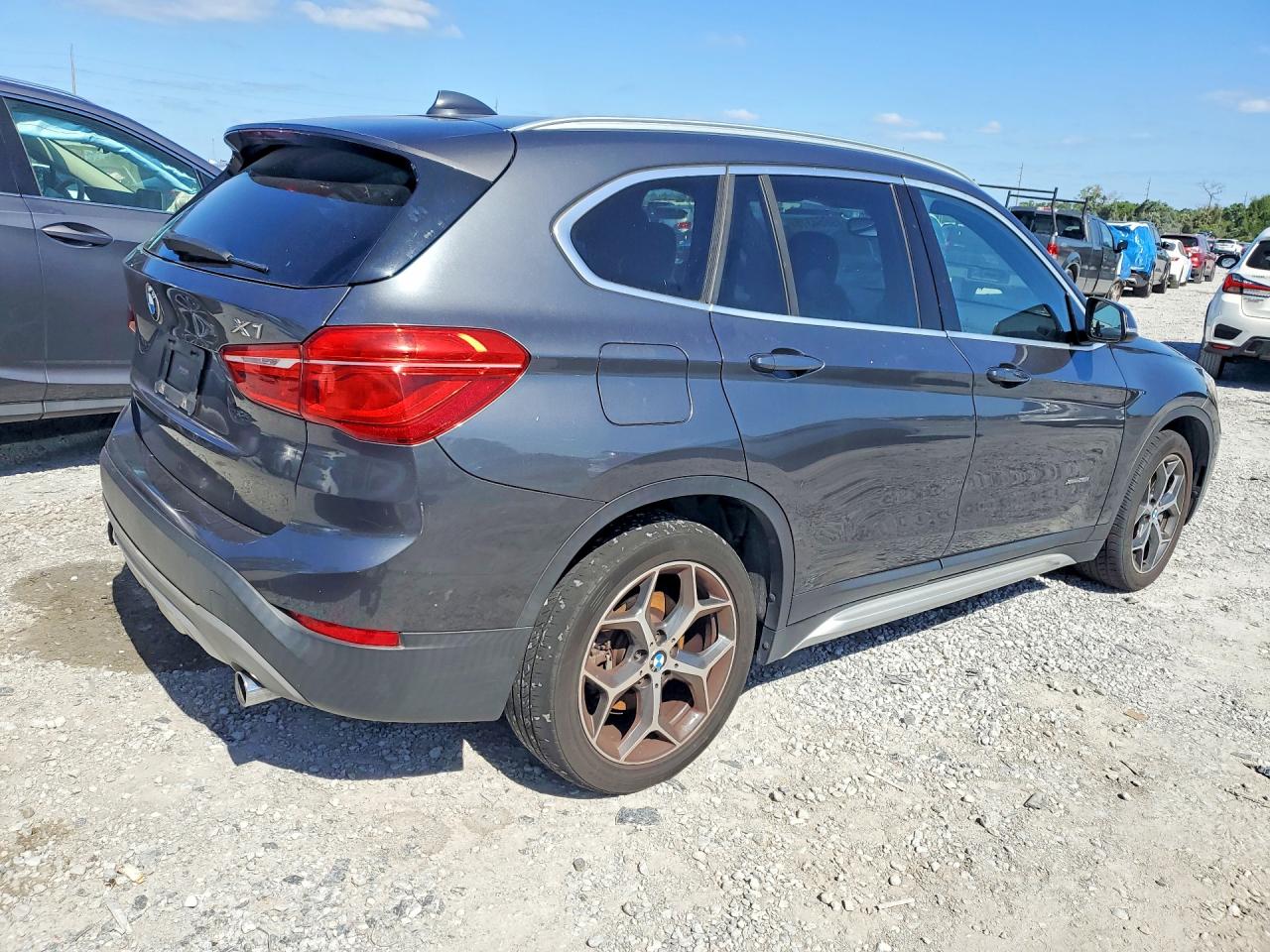 2018 BMW X1 VIN WBXHT3C3XJ5K23316 photo 3