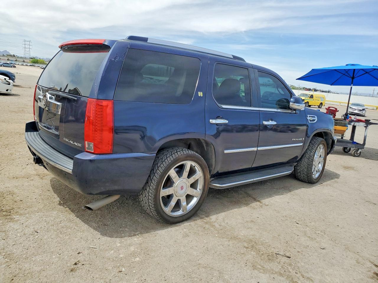 2009 Cadillac Escalade VIN 1GYFK43549R118381 photo 3