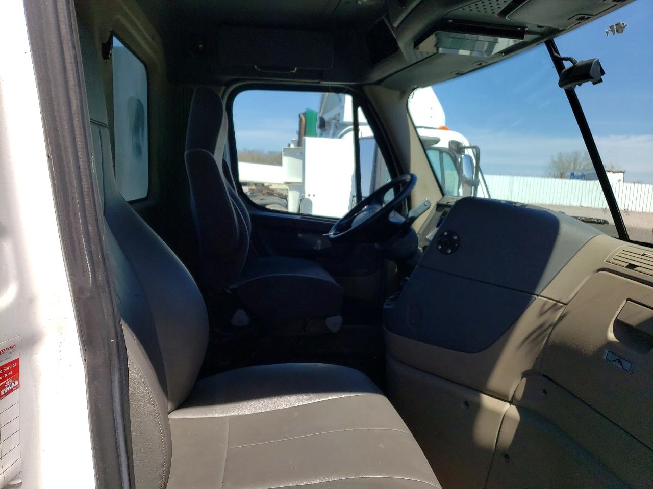 2016 FREIGHTLINER All other VIN 1FUBGEDV9HLHL6948 photo 5