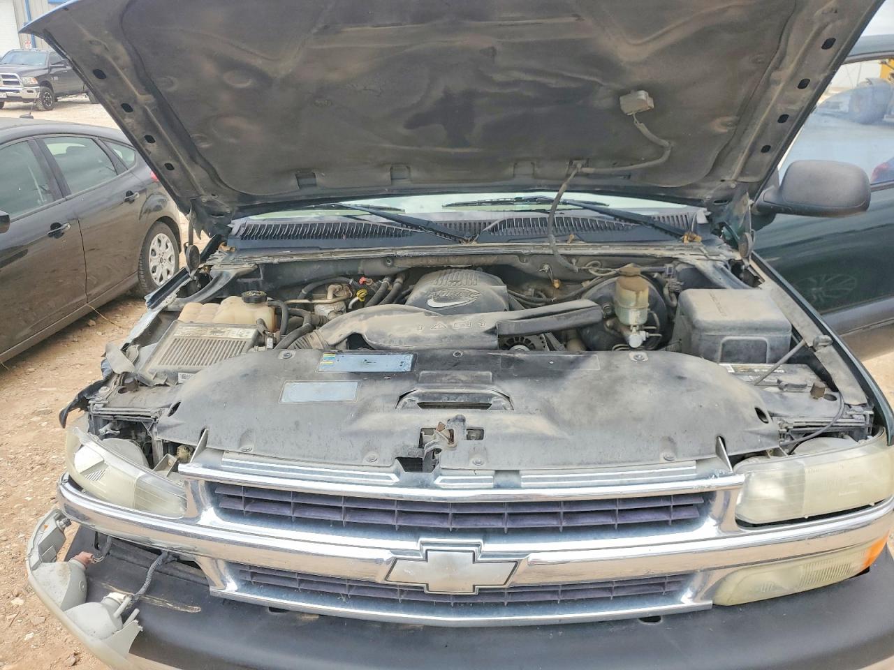 2002 Chevrolet Tahoe VIN 1GNEC13Z12R136575 photo 12